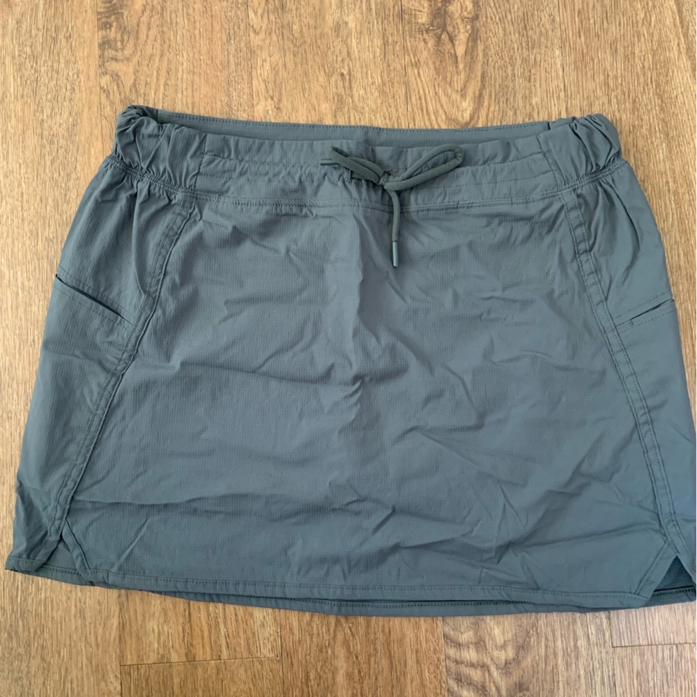 Green/gray athletic skort